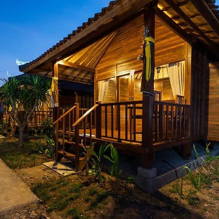 Hotel Gatri Hut Lembongan Exterior foto