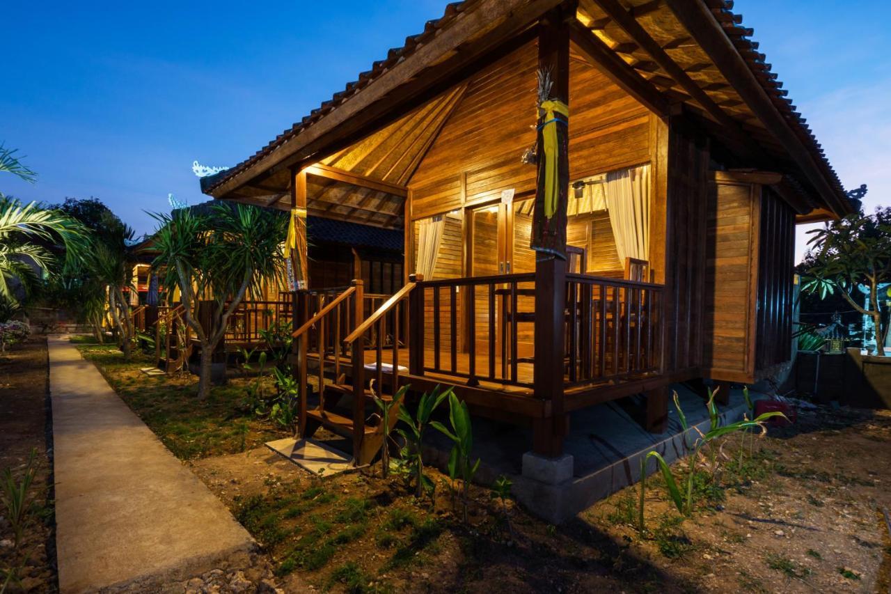 Hotel Gatri Hut Lembongan Exterior foto