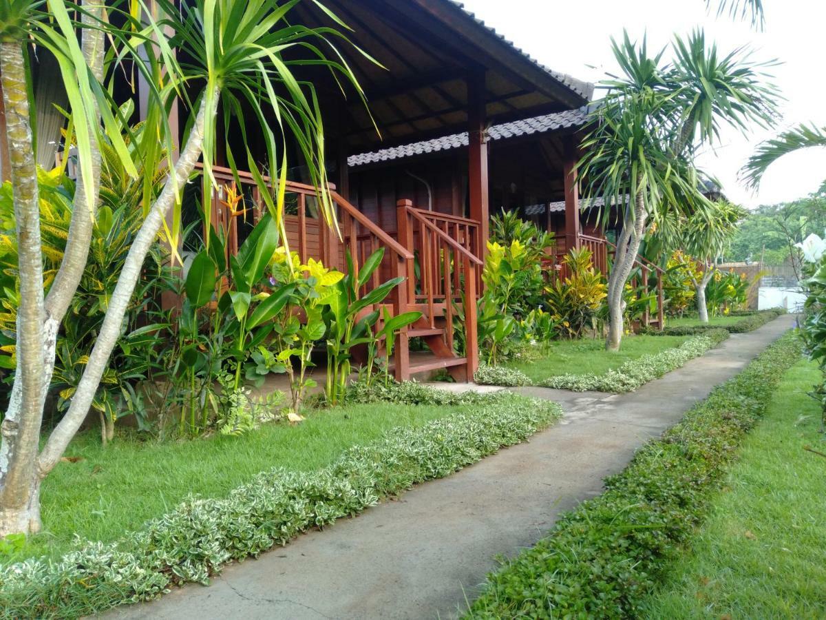 Hotel Gatri Hut Lembongan Exterior foto