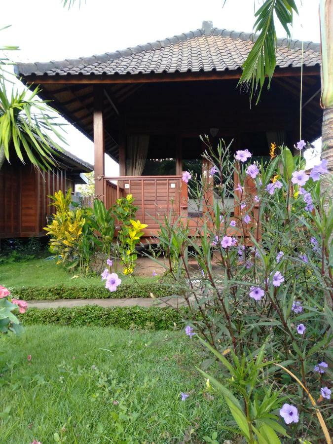 Hotel Gatri Hut Lembongan Exterior foto