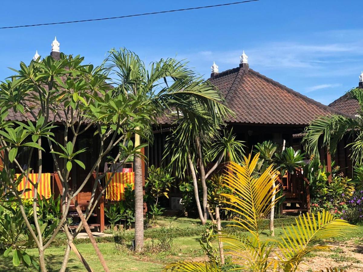 Hotel Gatri Hut Lembongan Exterior foto